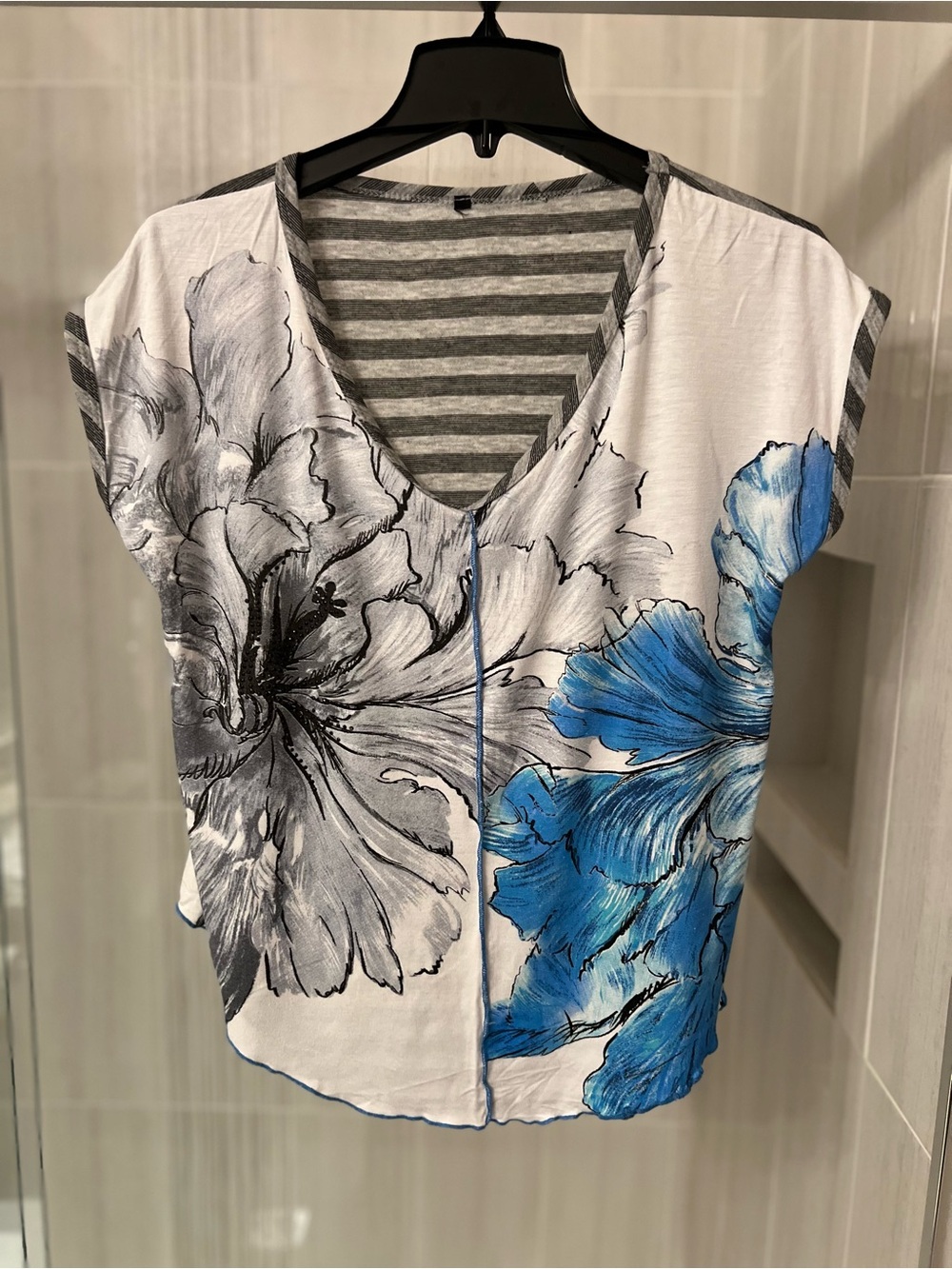 Women's V-Neck Floral & Striped Short Sleeve Top Black Blue White